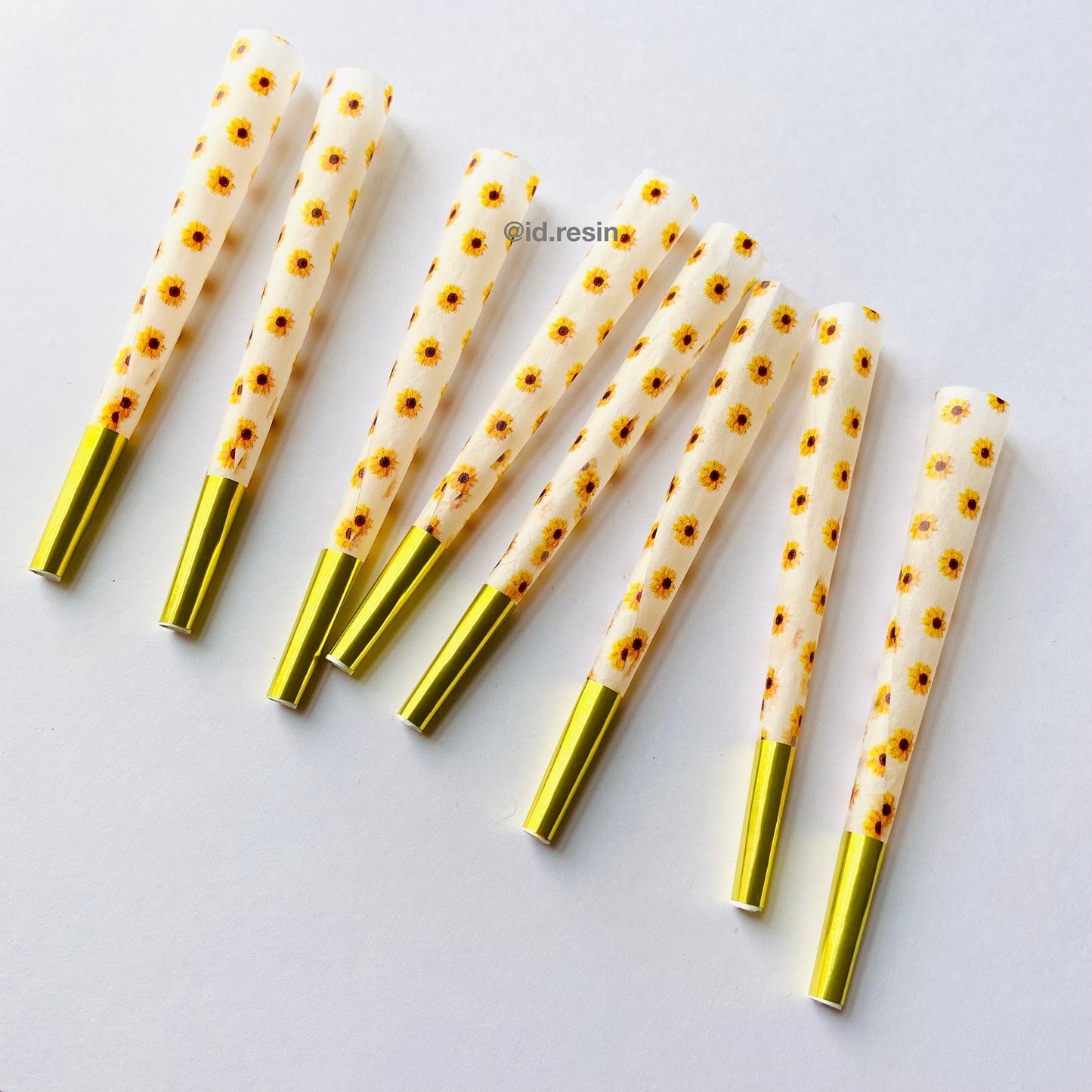 Pre ROLLED CONES & GRINDER Set - Yellow Flower - Natural Papers 8 Pack - Gold Glitter Grinder - Free Gift