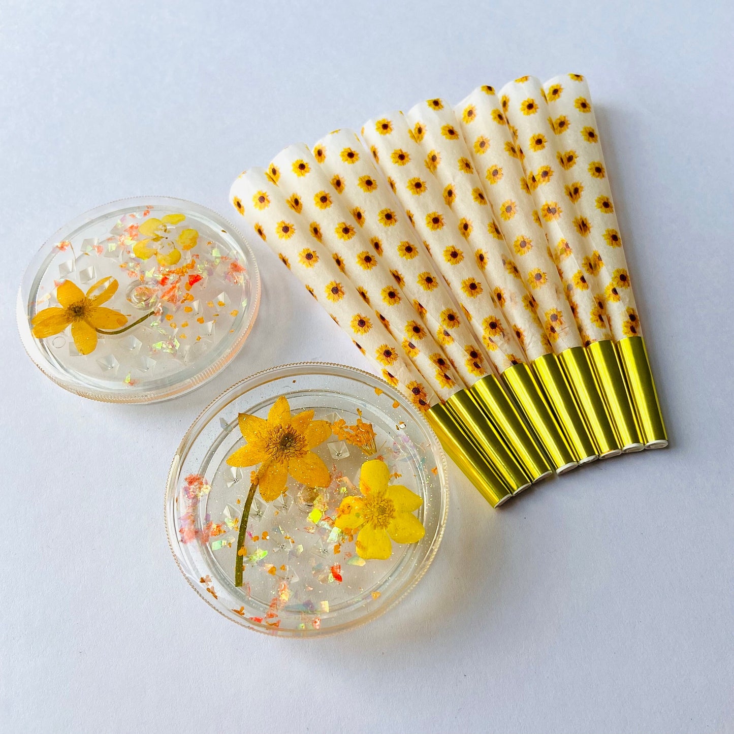 Pre ROLLED CONES & GRINDER Set - Yellow Flower - Natural Papers 8 Pack - Gold Glitter Grinder - Free Gift