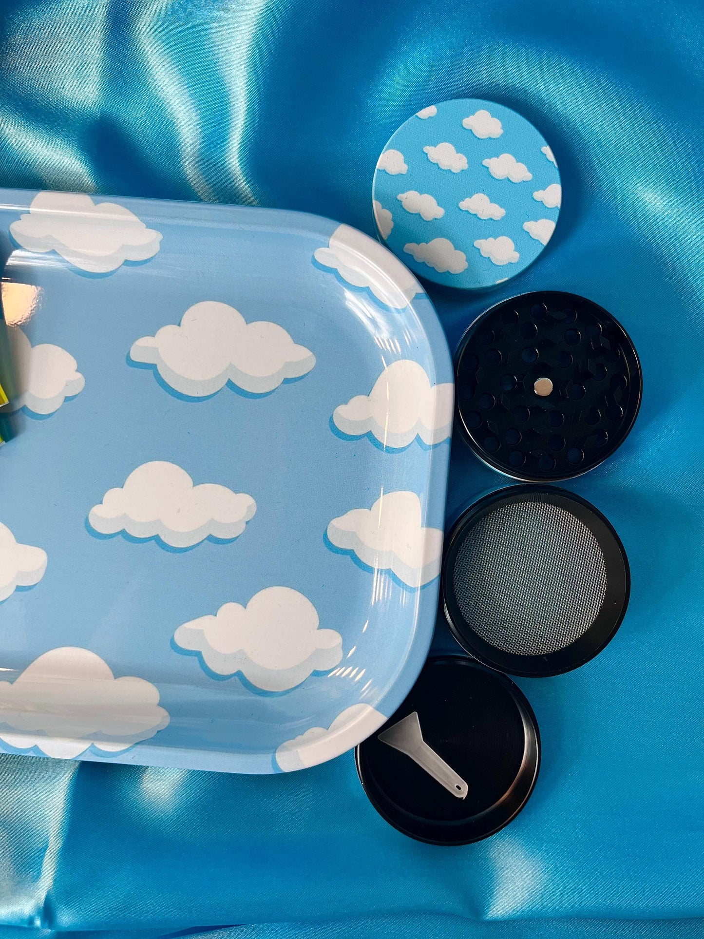 Dreamy Blue Clouds Rolling Set - Tray, Grinder and Cones
