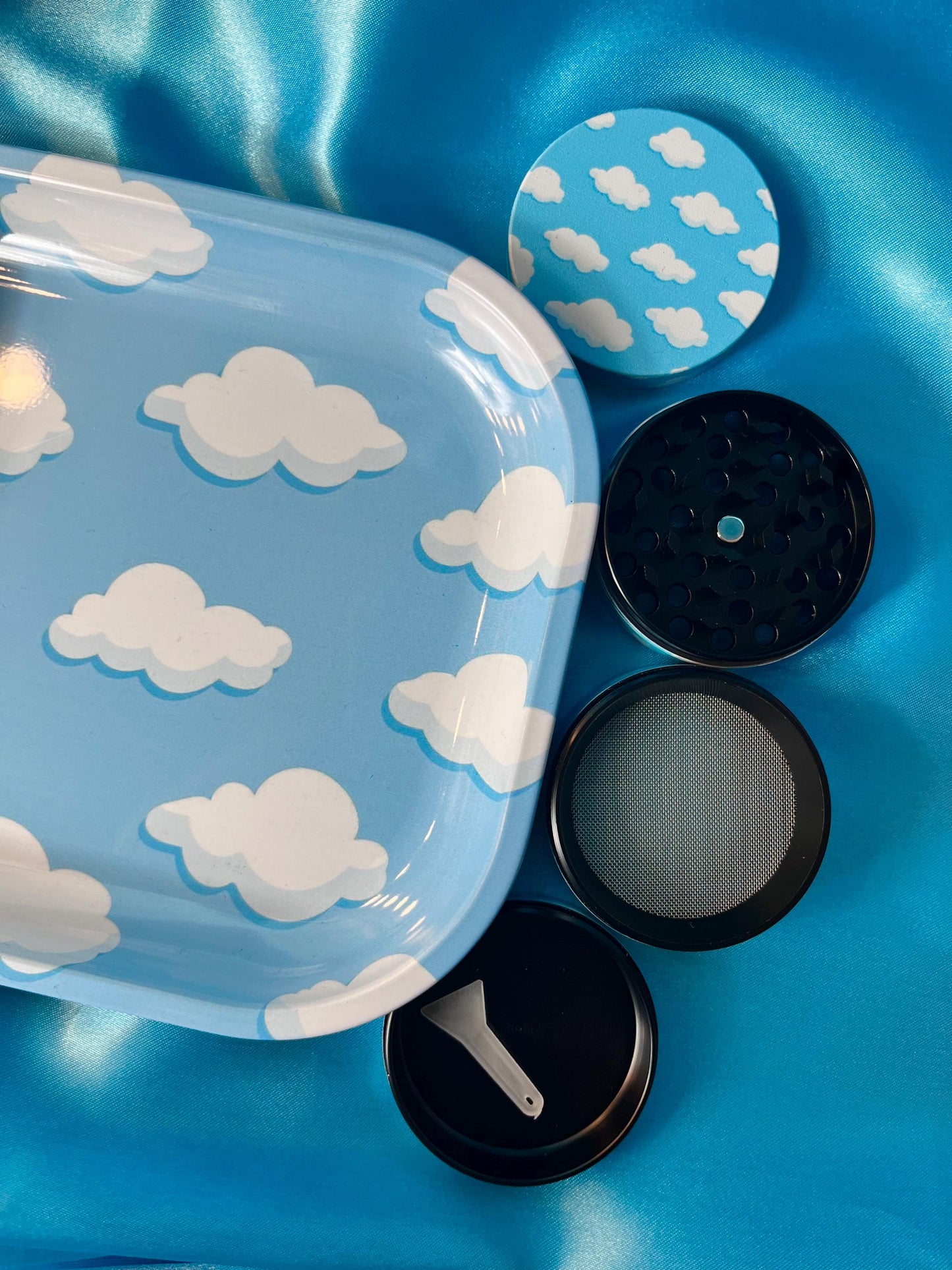 Dreamy Blue Clouds Rolling Set - Tray, Grinder and Cones