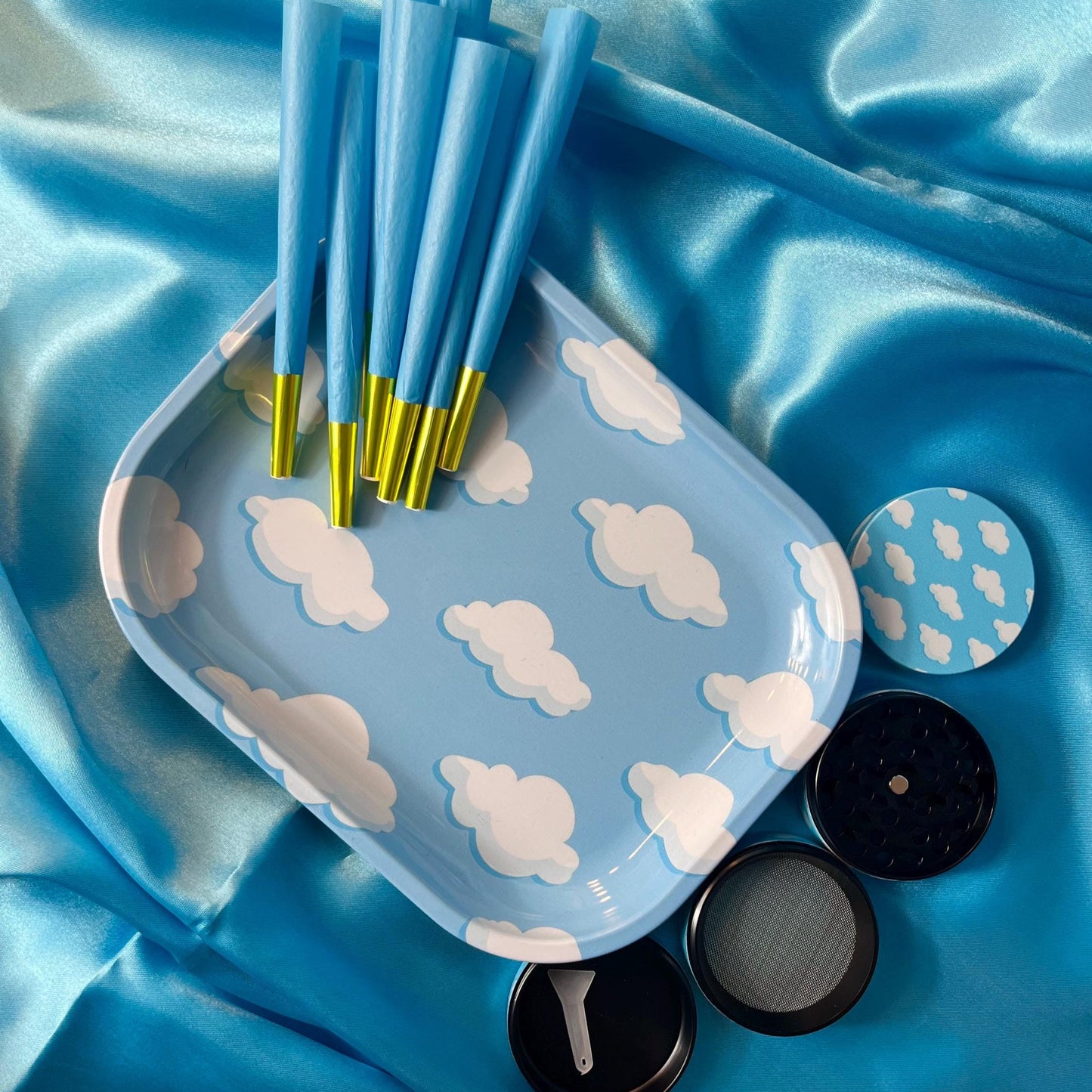 Dreamy Blue Clouds Rolling Set - Tray, Grinder and Cones