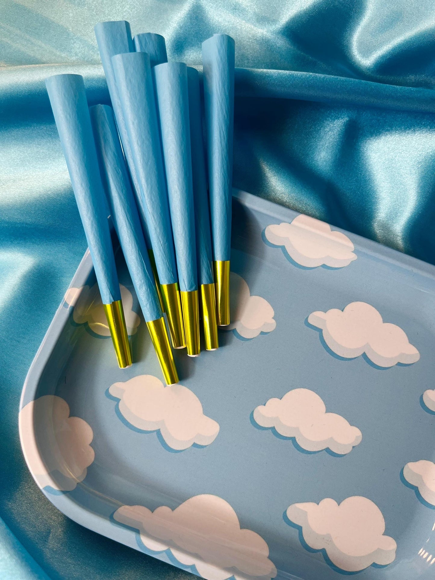 Dreamy Blue Clouds Rolling Set - Tray, Grinder and Cones