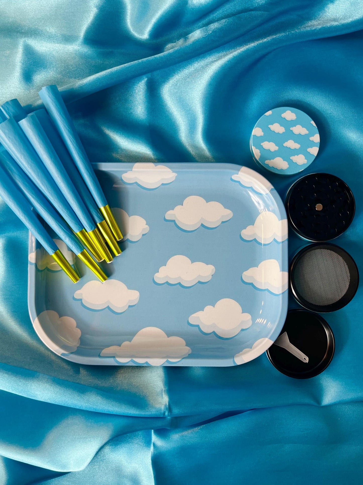 Dreamy Blue Clouds Rolling Set - Tray, Grinder and Cones
